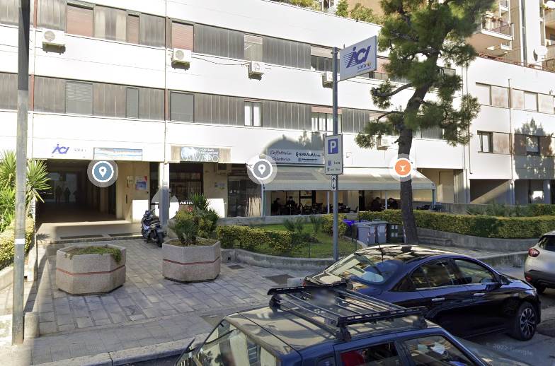 locale commerciale in vendita a Modugno