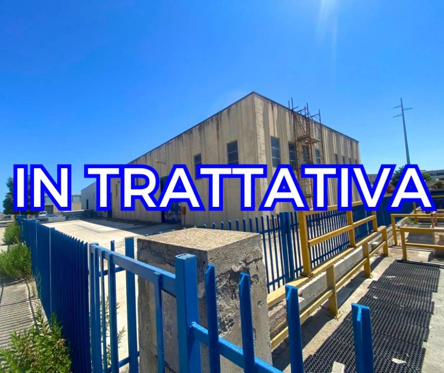 locale commerciale in vendita a Modugno