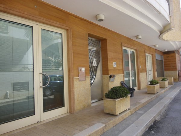 locale commerciale in vendita a Modugno