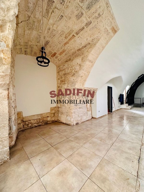 locale commerciale in vendita a Modugno