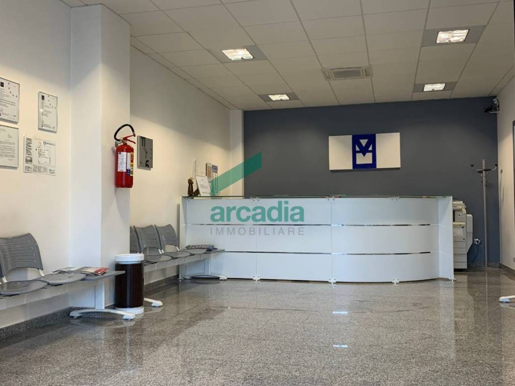 locale commerciale in vendita a Modugno