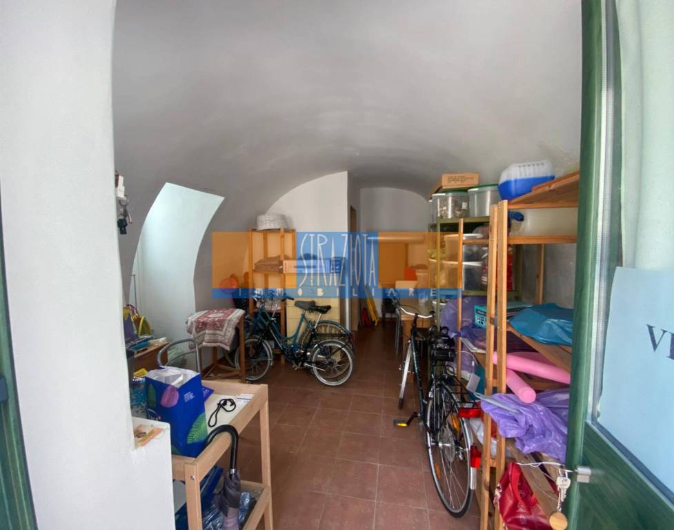 locale di sgombero in vendita a Modugno