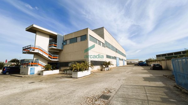 locale di sgombero in vendita a Modugno