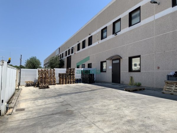 capannone in vendita a Modugno