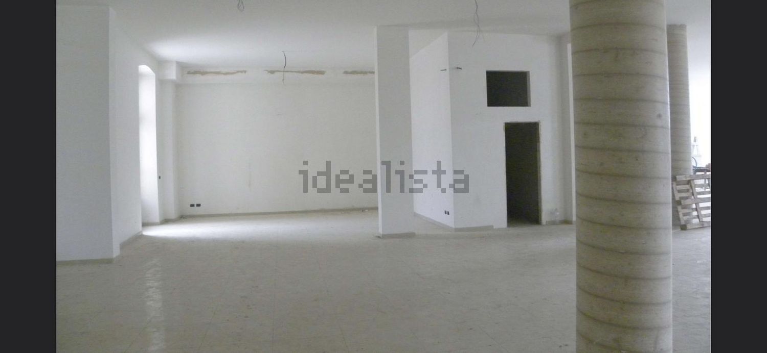 locale commerciale in vendita a Modugno