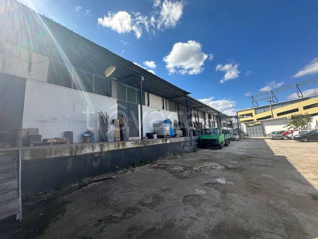 locale commerciale in vendita a Modugno