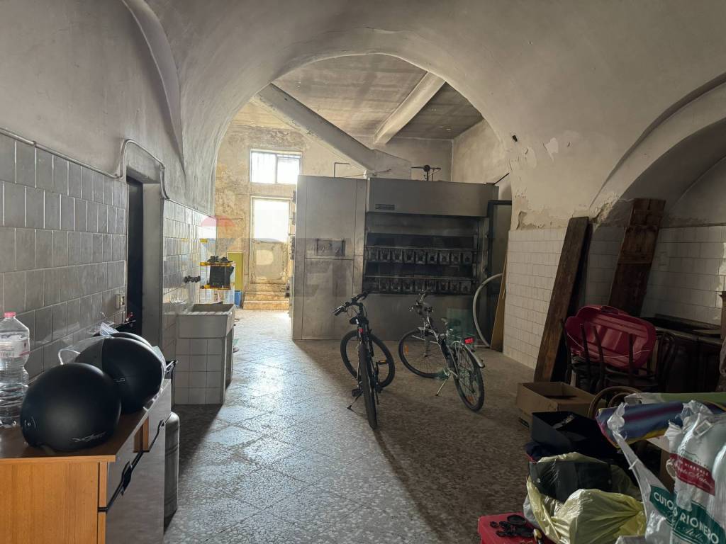 locale commerciale in vendita a Modugno