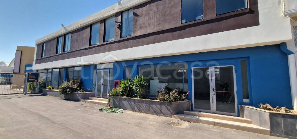 locale commerciale in vendita a Modugno