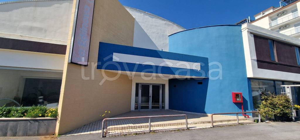 locale commerciale in vendita a Modugno