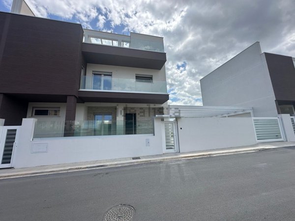 casa indipendente in vendita a Modugno