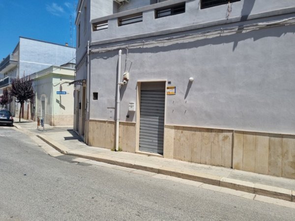 negozio in vendita a Modugno