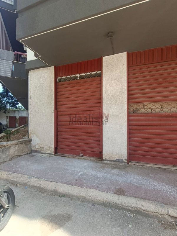 locale commerciale in vendita a Modugno