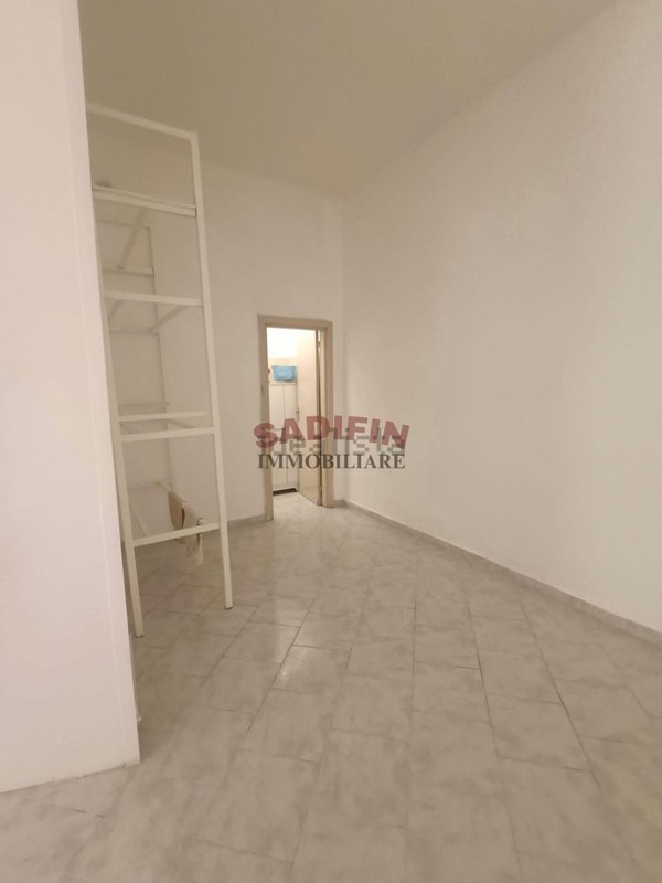 locale commerciale in vendita a Modugno