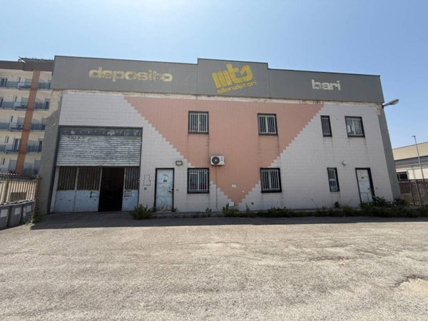 locale commerciale in vendita a Modugno