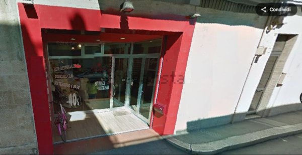 locale commerciale in vendita a Modugno