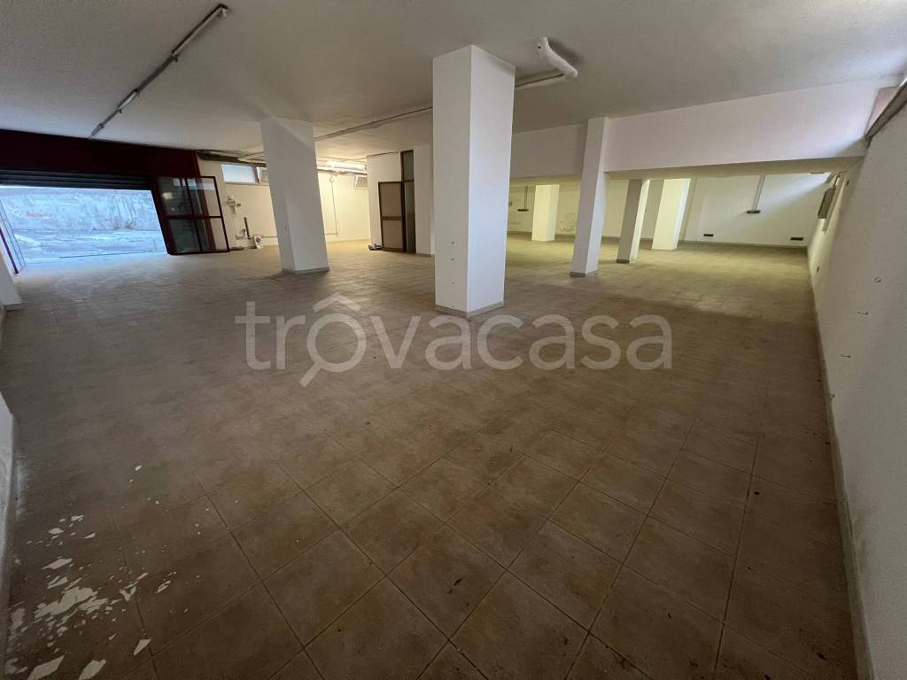 locale commerciale in vendita a Modugno