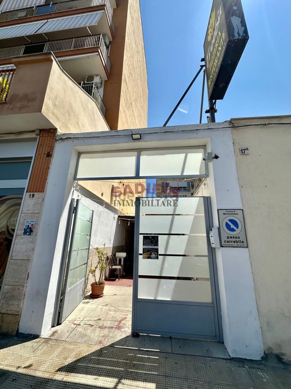 locale commerciale in vendita a Modugno