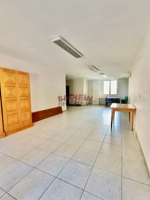 locale commerciale in vendita a Modugno