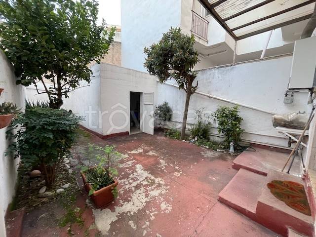 locale commerciale in vendita a Modugno