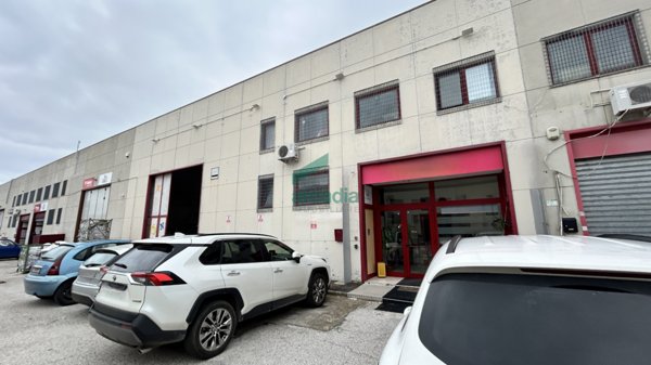 capannone in vendita a Modugno