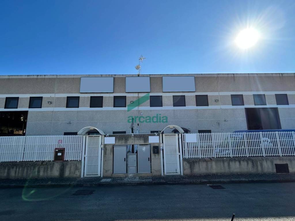 locale commerciale in vendita a Modugno