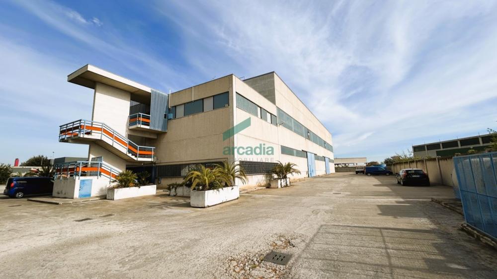 locale di sgombero in vendita a Modugno