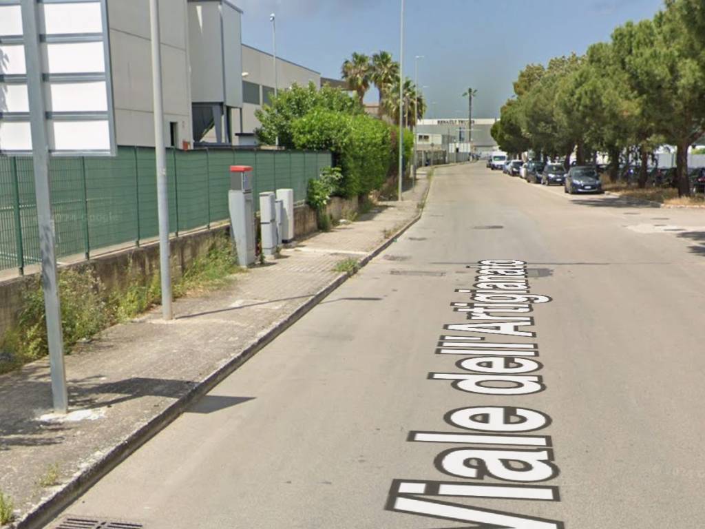 locale commerciale in vendita a Modugno