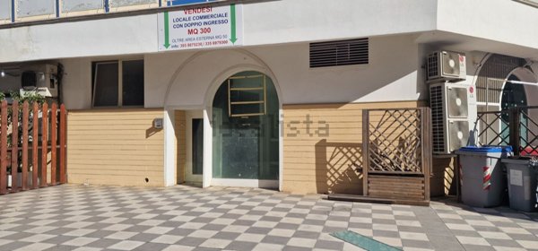 locale commerciale in vendita a Modugno