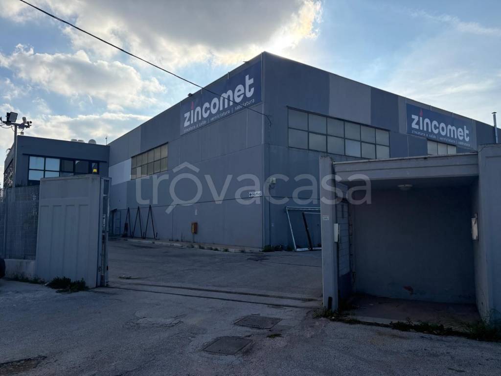 capannone in vendita a Modugno