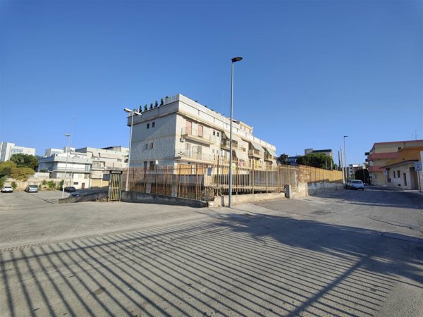 locale di sgombero in vendita a Modugno