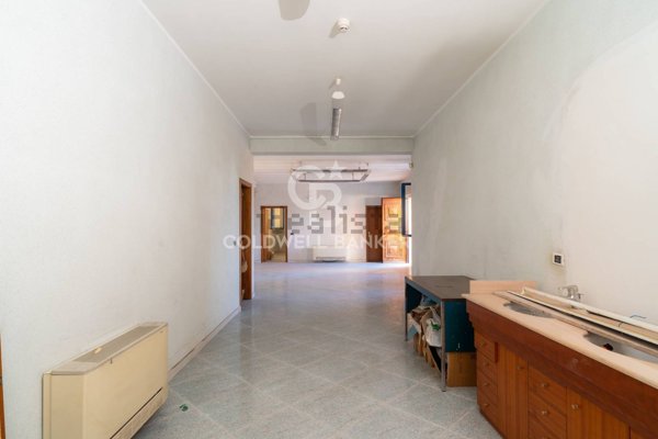 locale commerciale in vendita a Modugno