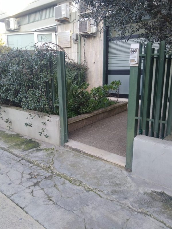 locale commerciale in vendita a Modugno