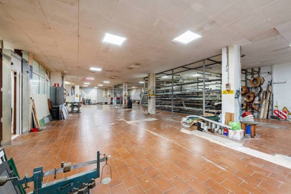 locale di sgombero in vendita a Modugno