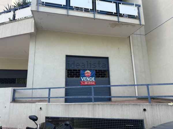 locale commerciale in vendita a Modugno