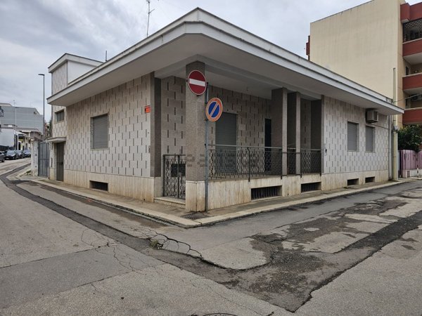 casa indipendente in vendita a Modugno
