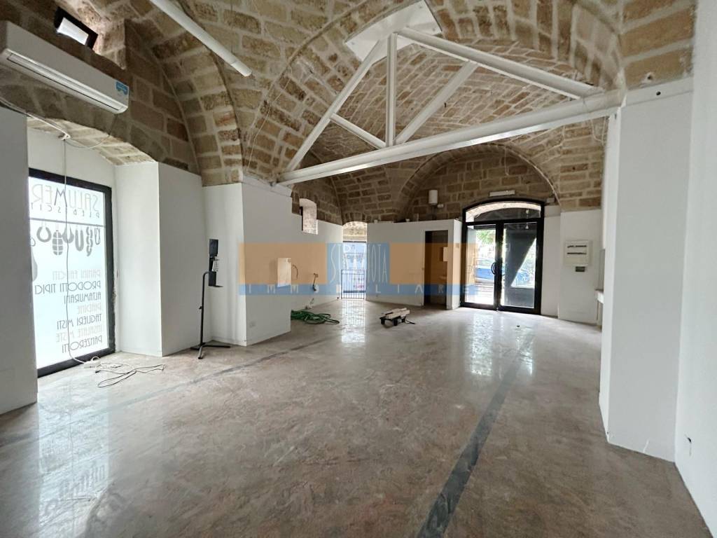 negozio in vendita a Modugno