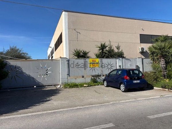 capannone in vendita a Modugno