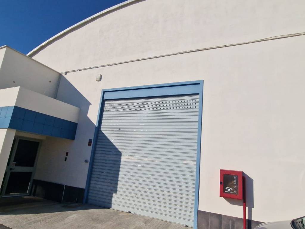 locale commerciale in vendita a Modugno