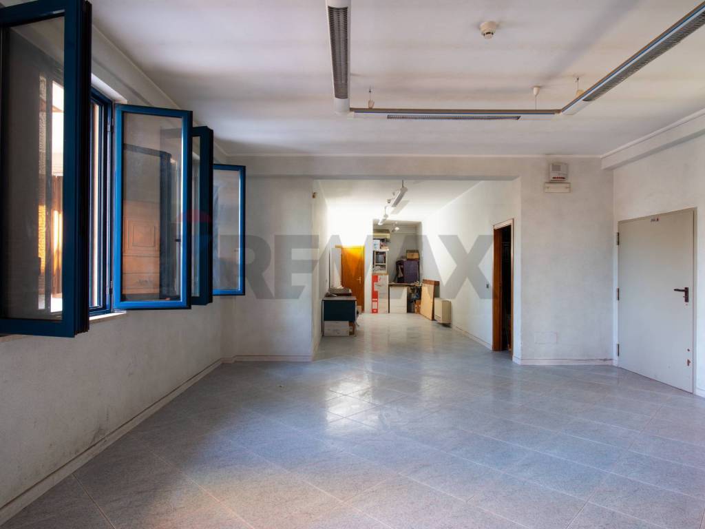 negozio in vendita a Modugno