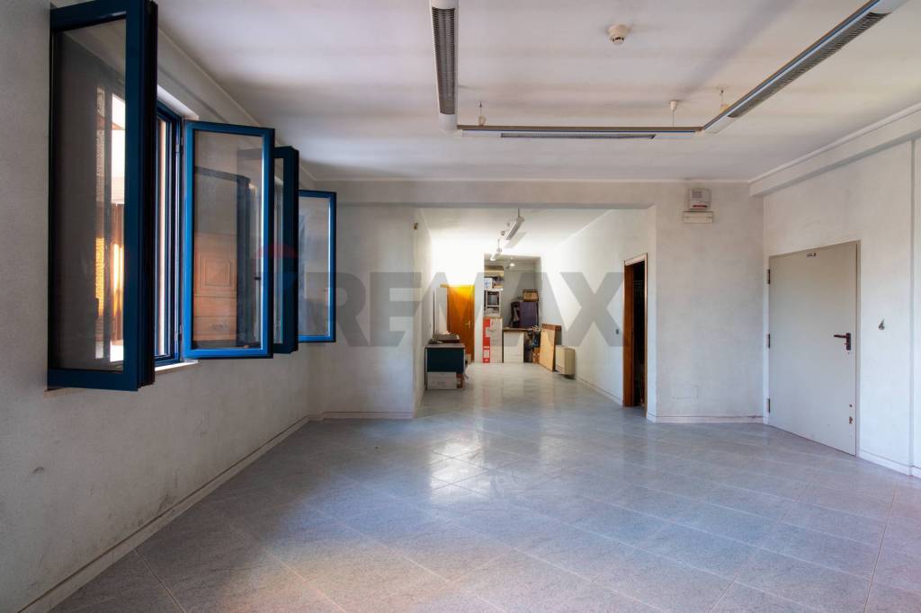 negozio in vendita a Modugno