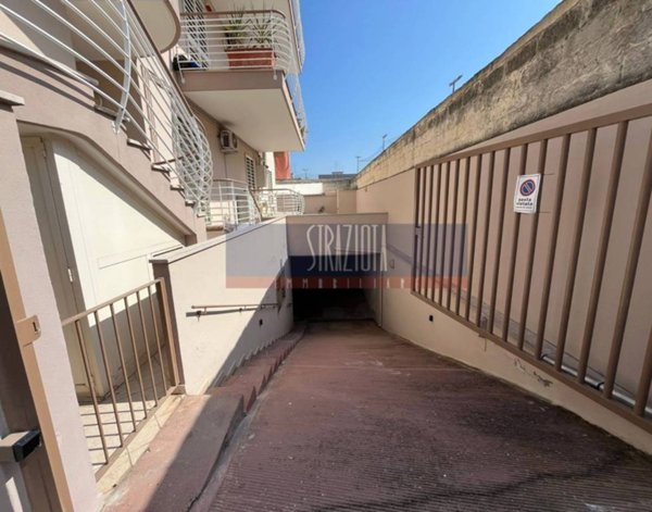 locale commerciale in vendita a Modugno