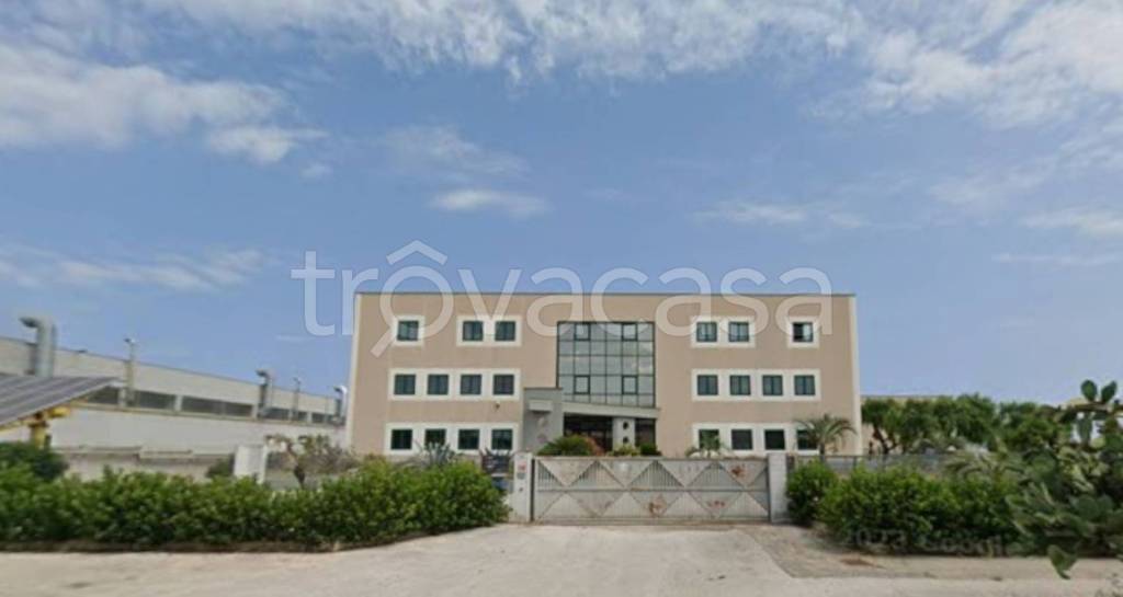 locale commerciale in vendita a Modugno