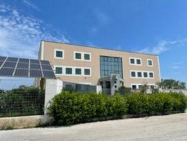 locale commerciale in vendita a Modugno