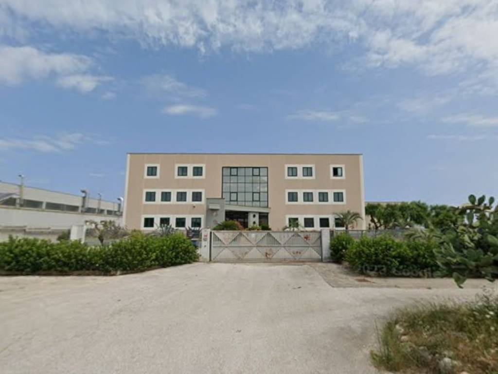 locale commerciale in vendita a Modugno