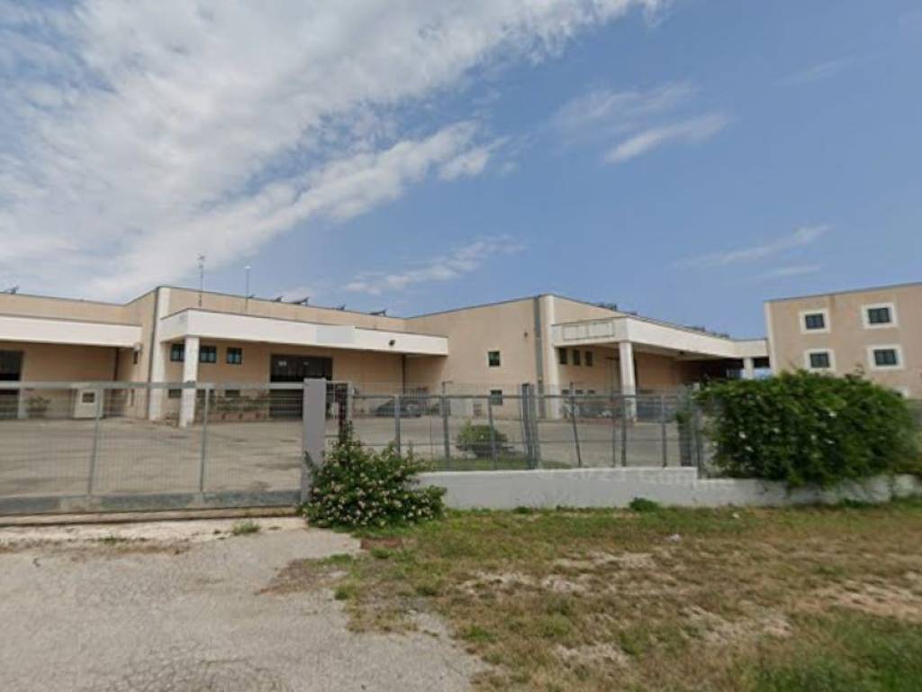 locale commerciale in vendita a Modugno