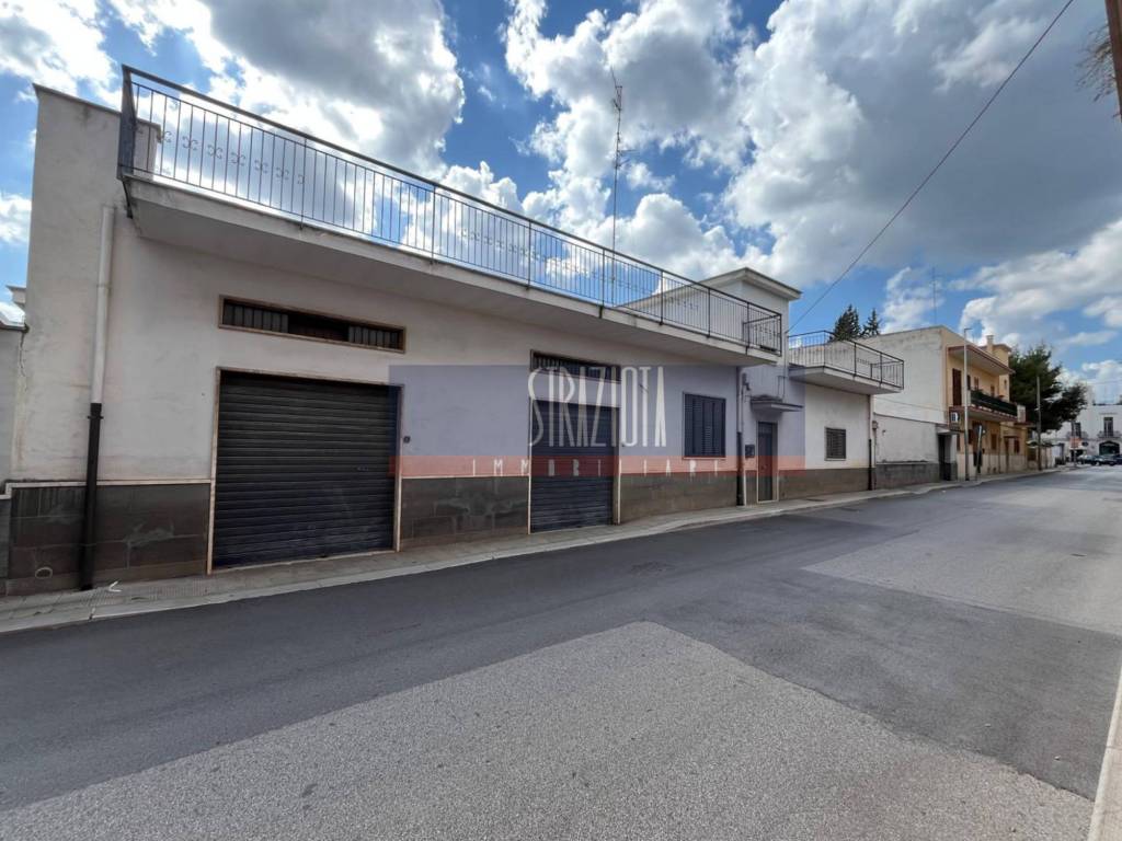 locale commerciale in vendita a Modugno
