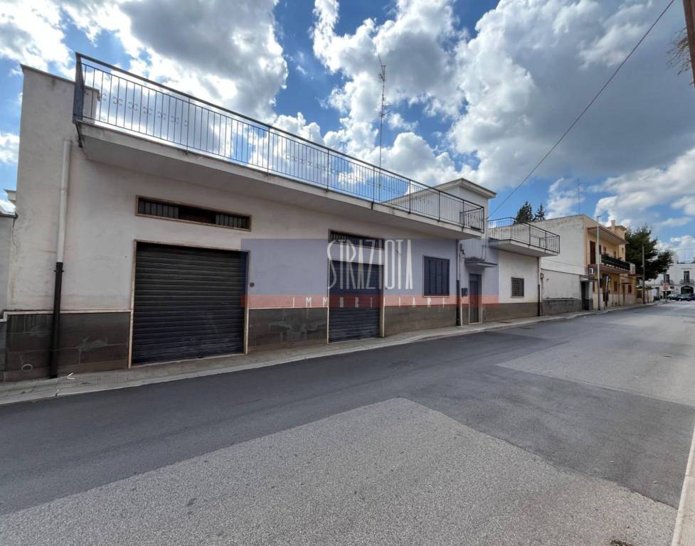 locale commerciale in vendita a Modugno