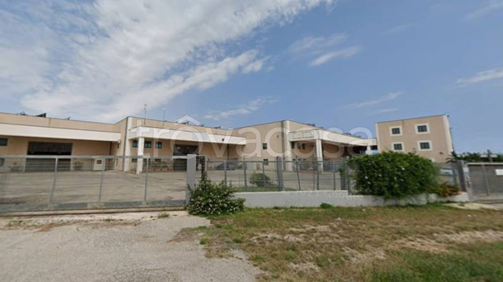 locale commerciale in vendita a Modugno