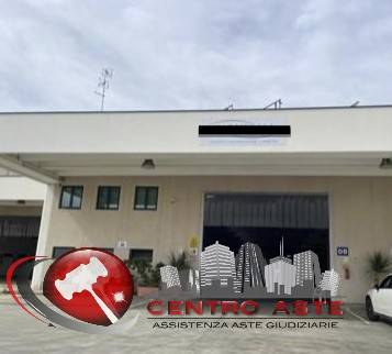 locale commerciale in vendita a Modugno