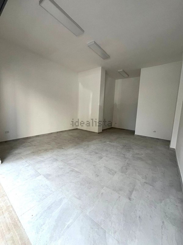 locale commerciale in vendita a Modugno